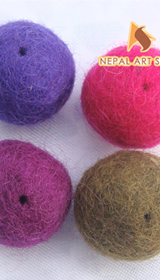 Wollfilzkugeln, Wollfilzteppiche, Nadelfilzen, Pom Poms, Nepal, Großhandel, Filzpom, DIY-Filz, Nepal, Fair Trade, gefilzte Wolle, runde Teppiche, Pom Pom