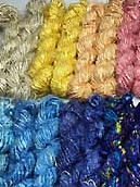 Țesături și fire, fire de mătase reciclată, fire de panglică Sari Țesături și fire, fire de mătase reciclată, fire de panglică Sari, fire de banane, țesături și fire de cânepă, fire de urzici, lână și fire, țesături și fire naturale